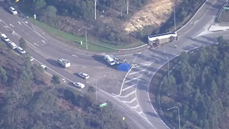 10 persoane care se întorceau de la o nuntă au murit într-un accident de autocar. Alte 25 au fost rănite, în Australia. VIDEO