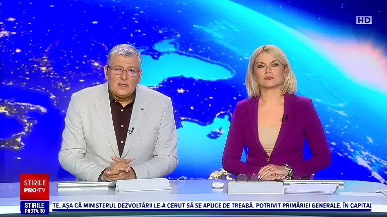 O porțiune dintr-o autostradă aglomerată s-a prăbușit după ce o cisternă cu produse petroliere a luat foc