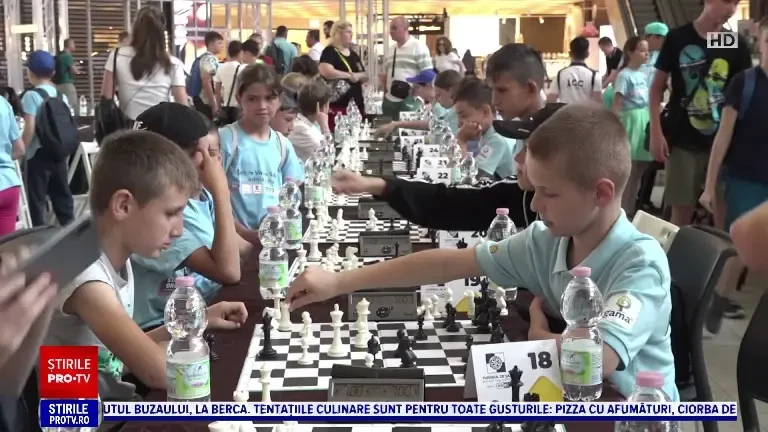 Turneu caritabil de șah, la Iași. 200 de copii din zone sărace au avut ocazia să-și testeze priceperea