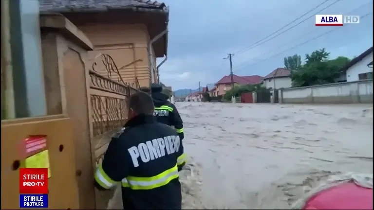 Noi avertizări de vreme severă în zeci de județe. Zonele pentru care a fost emis cod roșu de ploi torențiale