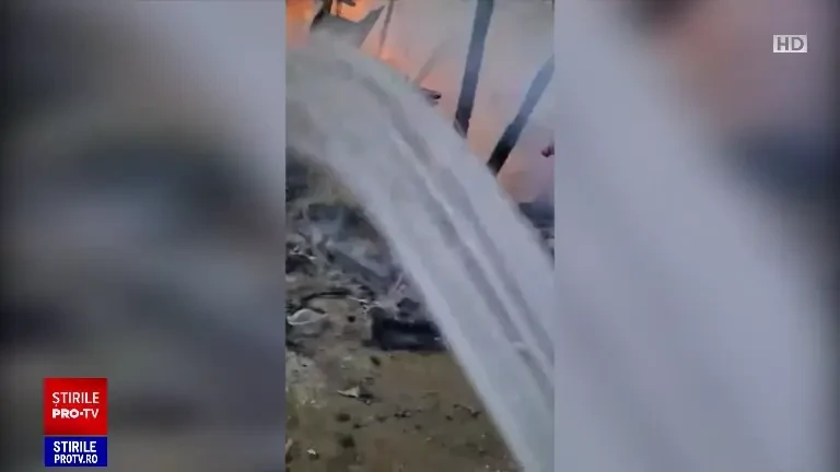 O familie din Neamț a rămas pe drumuri, după ce un incendiu puternic le-a mistuit casa. „Orice sprijin este binevenit”