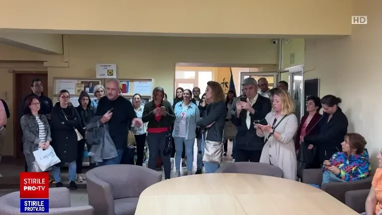 „Ne-au vândut pe față, jur!”. Mulți profesori din țară sunt revoltați de încetarea grevei și sar la gâtul sindicaliștilor