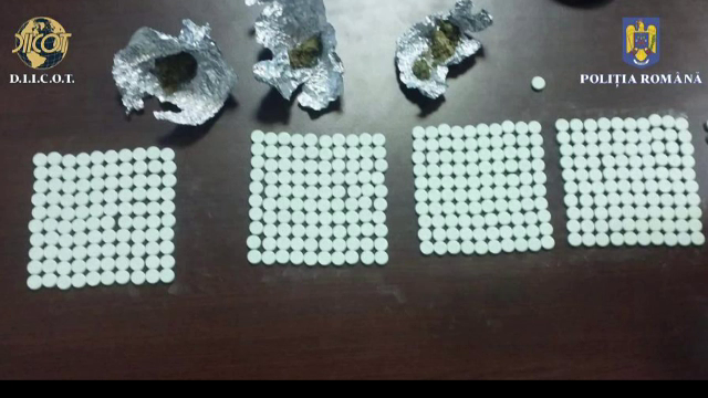 Traficanţi de droguri de risc şi mare risc, arestați la Iași în urma unui flagrant
