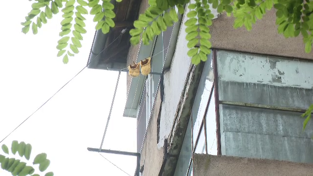 „De dimineață plâng”. Mărturiile vecinilor care au asistat neputincioși la tragedia unei fetițe de patru ani