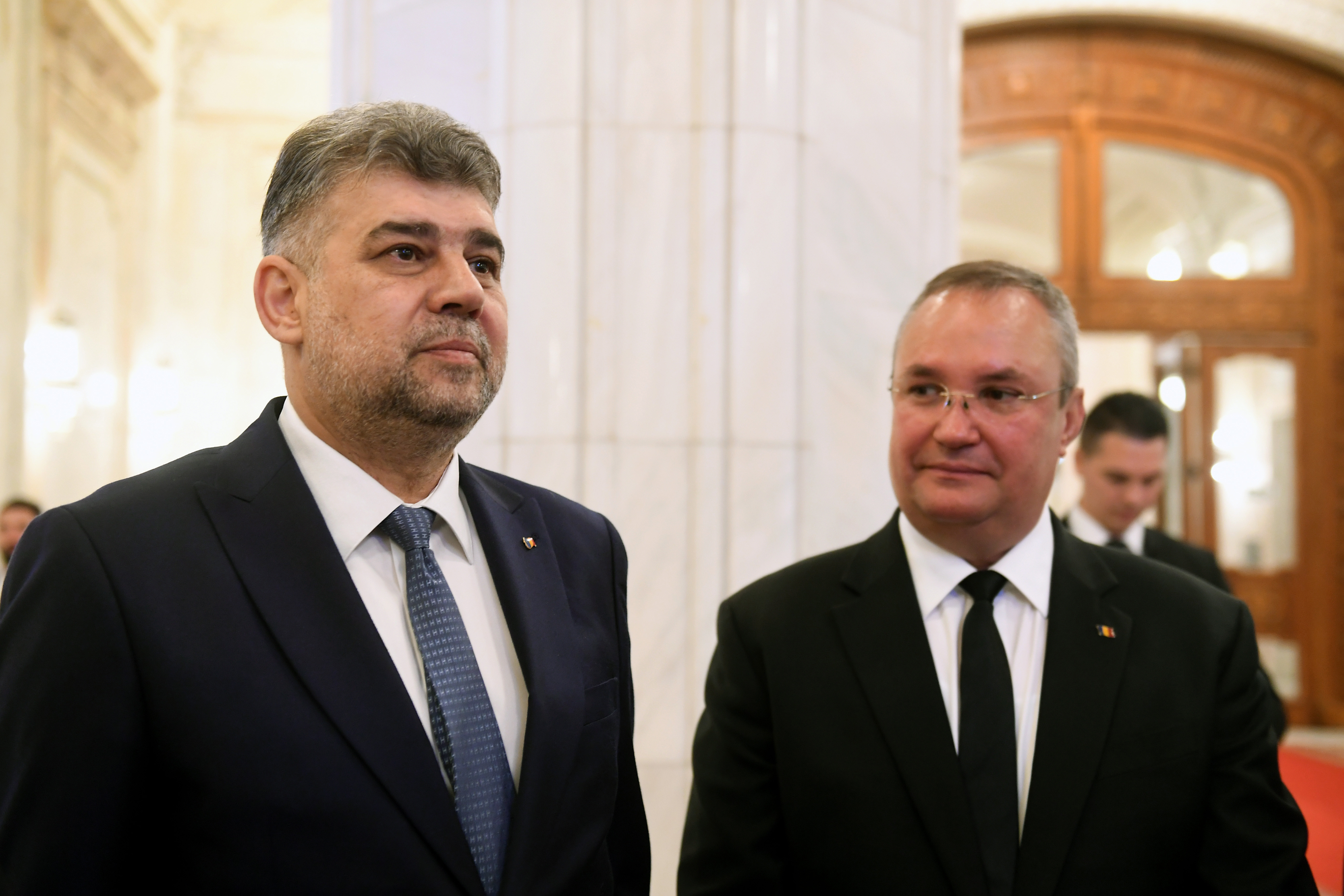 Sondaj Insomar/Avangarde, ”autofinanțat”: Ciolacu ar intra în turul 2 cu Ciucă. Mulți români nu știu cu cine să voteze