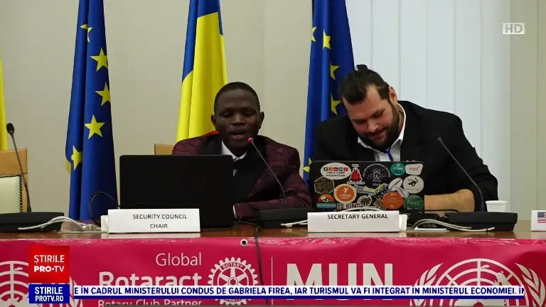 Elevi de toate vârstele din Baia Mare au dezbătut probleme arzătoare la nivel mondial într-un comitet ONU