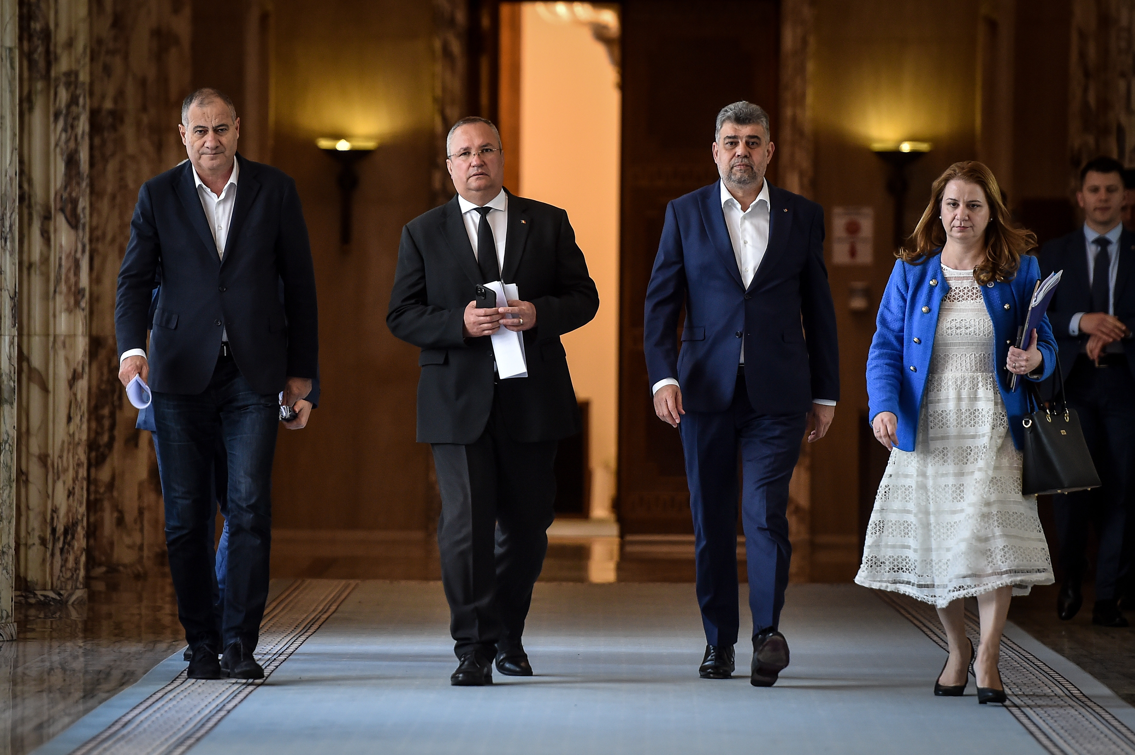 Început cu stângul la Finanțe în bugetul pe anul viitor. Creșterea salariilor profesorilor a fost trecută greșit în document