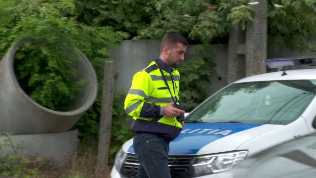 Fetița care a fost călcată cu mașina din greșeală de mama ei este în stare critică. A fost resuscitată 40 de minute