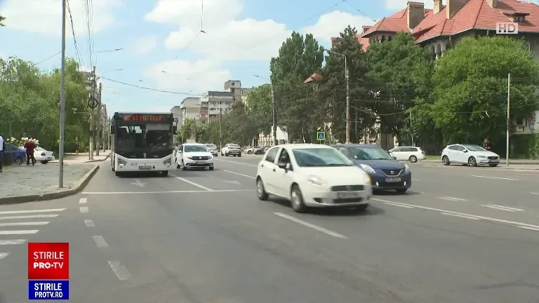 Doi copii au fost atacați cu o foarfecă de un bătrân, într-un autobuz din Brăila. Cei mici au fost salvați de șofer