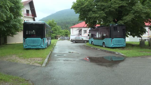 Orașul care și-a cumpărat autobuze electrice, dar nu le poate pune în funcțiune pentru că nu are infrastructura necesară