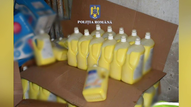 Afacere cu iz penal în Prahova. Bărbat cercetat după ce a vândut balsam de rufe și detergent contrafăcute