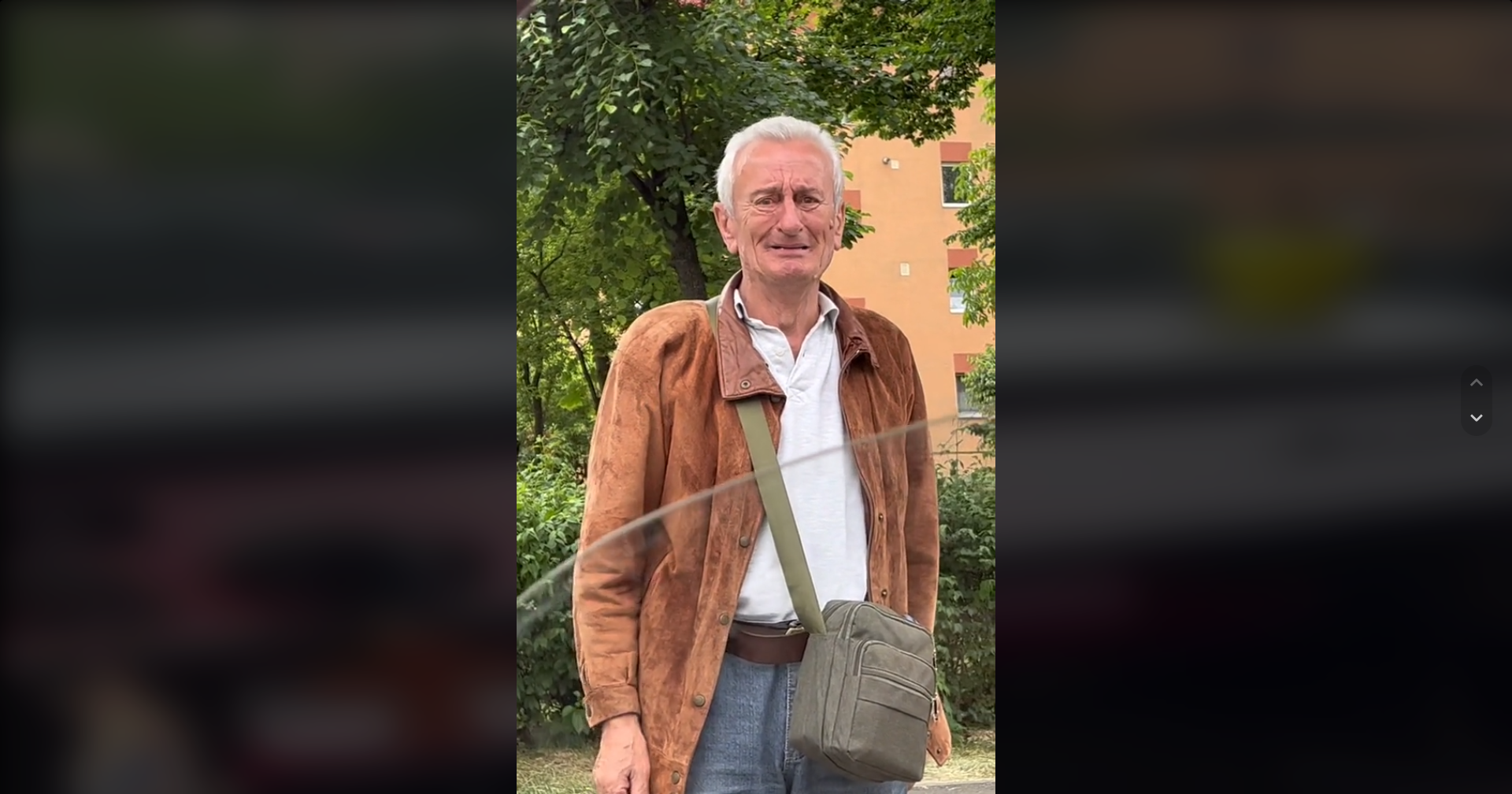 Momentul în care un bătrân din Brașov începe să plângă după ce își vinde Dacia de care a avut grijă timp de 34 de ani | Video