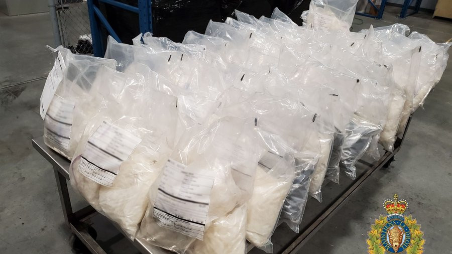 Drog periculos de 538 de milioane de dolari, ascuns printre mașini industriale. Poliția a primit un pont