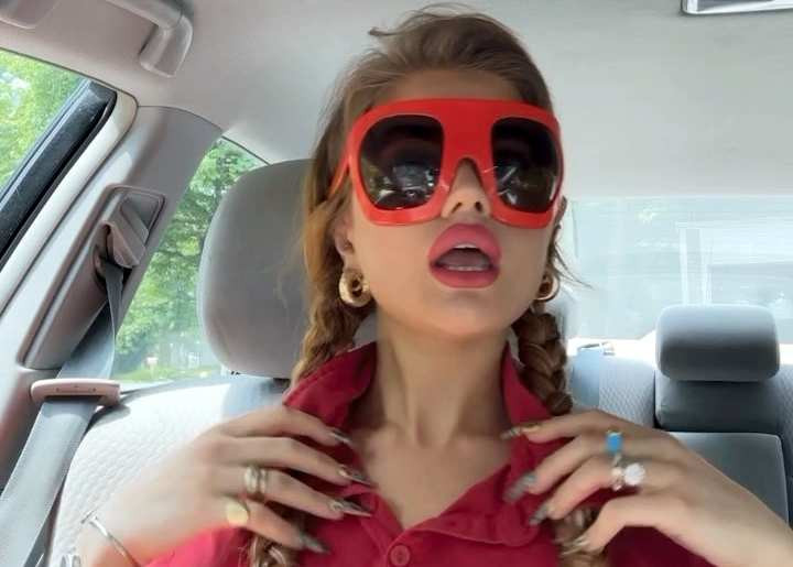 Cum arată modelul celebru cu sprâncenele „naturale”. A ajuns să primească mesaje macabre | GALERIE FOTO