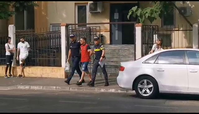 Surse: Un cunoscut cântăreț de manele a fost reținut de Polițiștii Capitalei pentru tâlhărie calificată