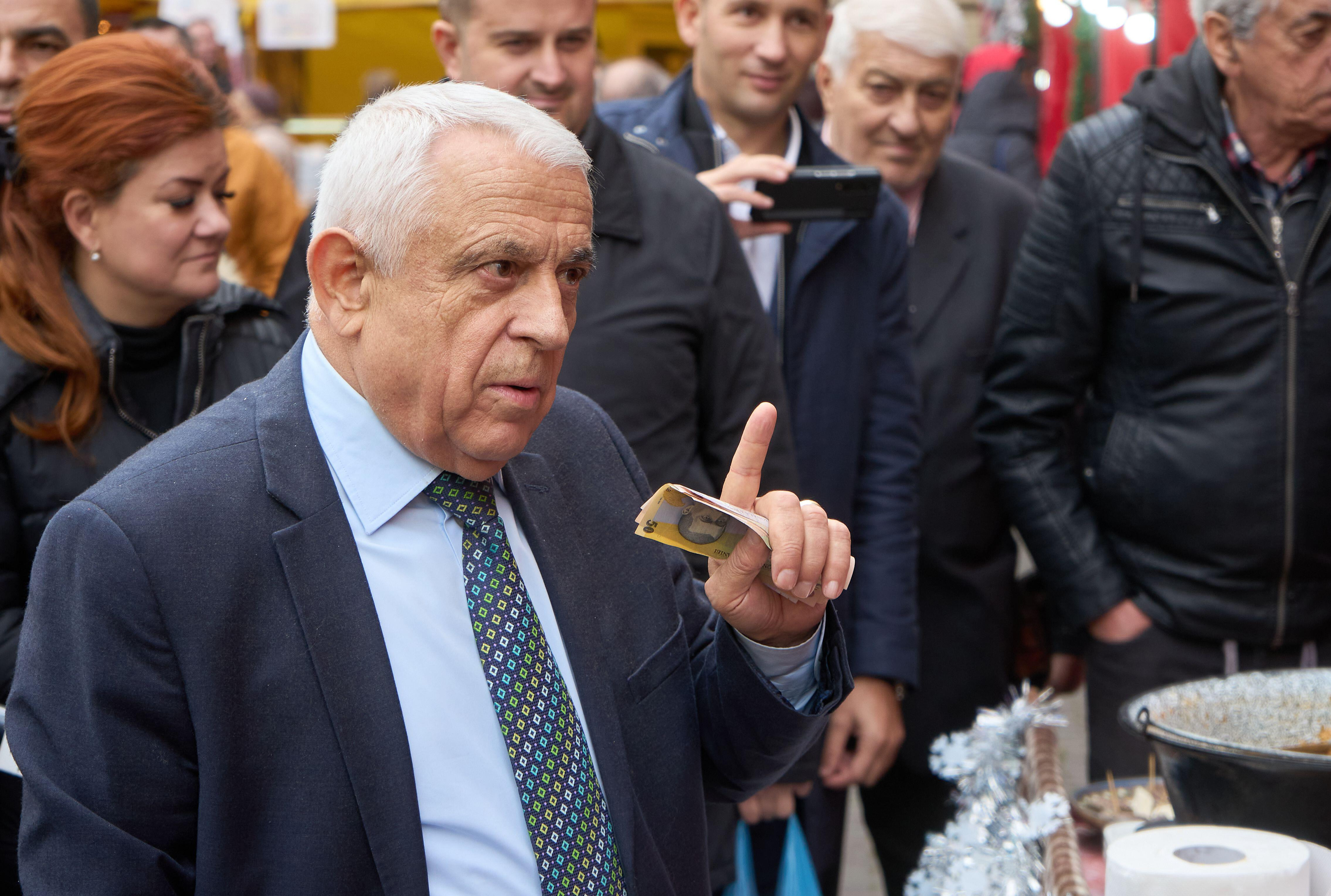 Soția lui Petre Daea a cerut ordin de protecție împotriva lui, dar s-a răzgândit. Acum e obligată la cheltuieli de judecată