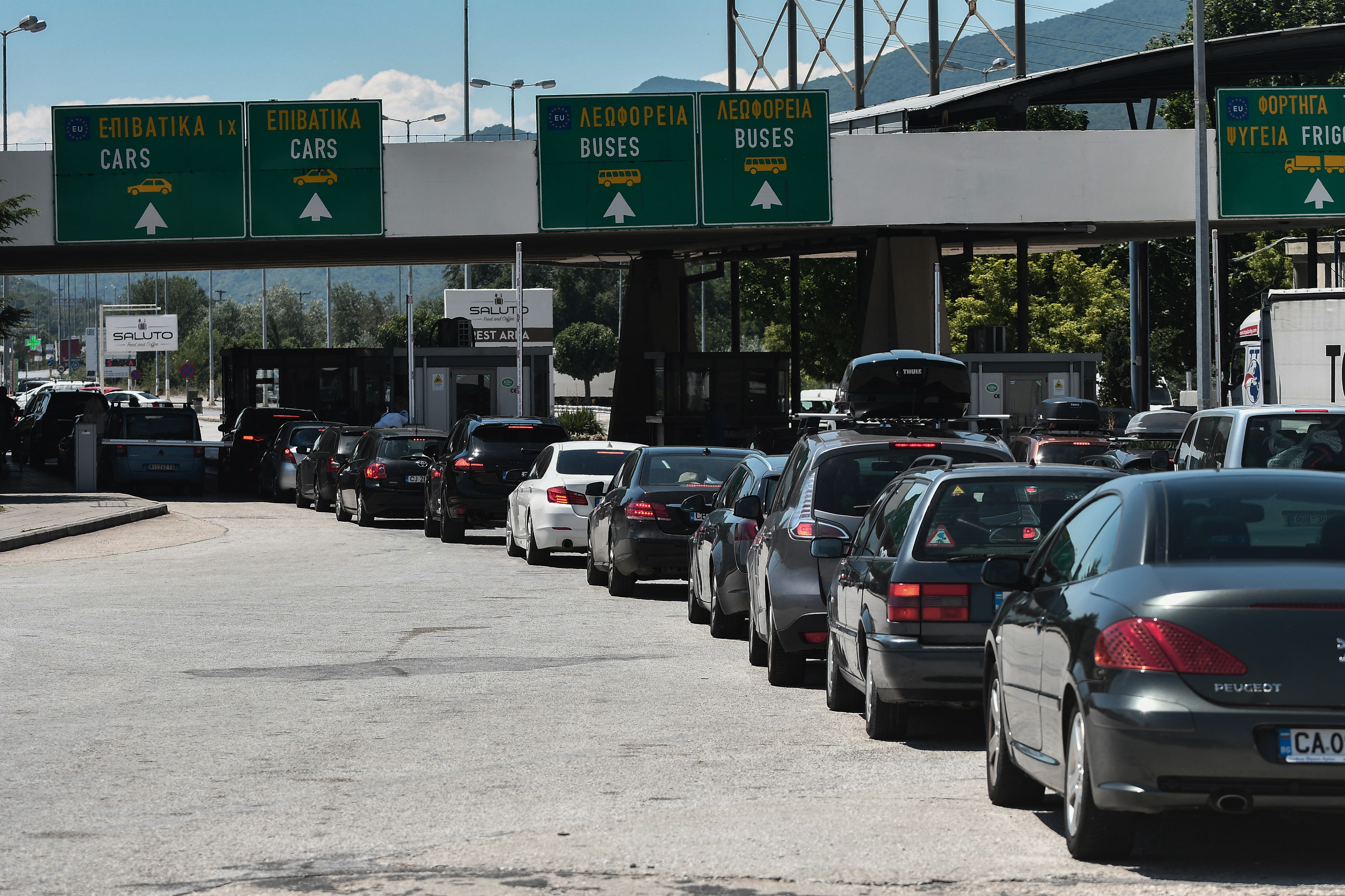 Trafic intens la toate punctele de frontieră din țară. Sâmbătă s-au înregistrat cele mai mari valori de trafic din acest an