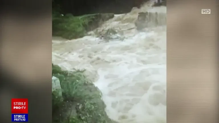 „Unde mă mai culc eu?”. Drama prin care trec oamenii din zonele măturate de inundații