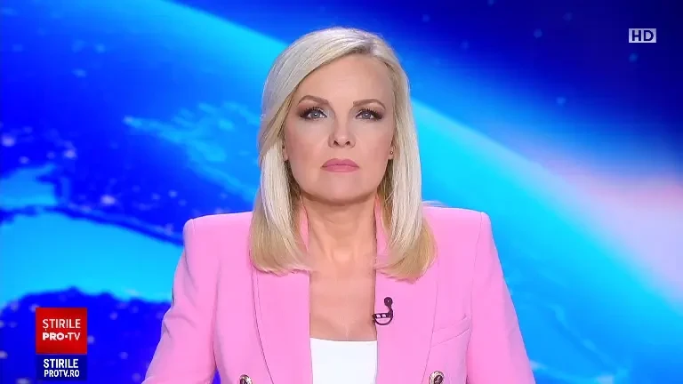 Un șofer a căzut cu mașina în Dâmbovița, în zona Curții de Apel București. Care e starea bărbatului | VIDEO