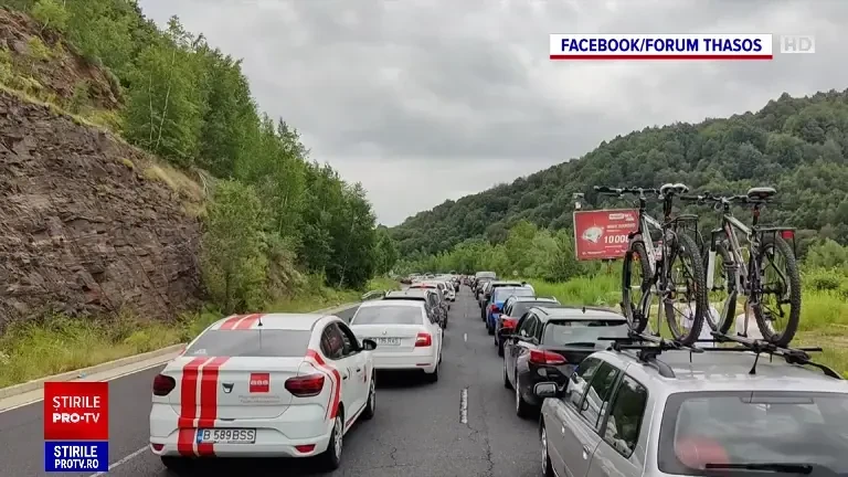 A început „sezonul” cozilor de mașini la intrările în Grecia. Câte puncte de frontieră au deschis până acum elenii