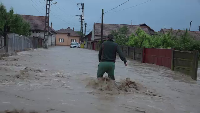 Avertizare cod galben de inundaţii într-un județ din România. Avertismentul meteorologilor