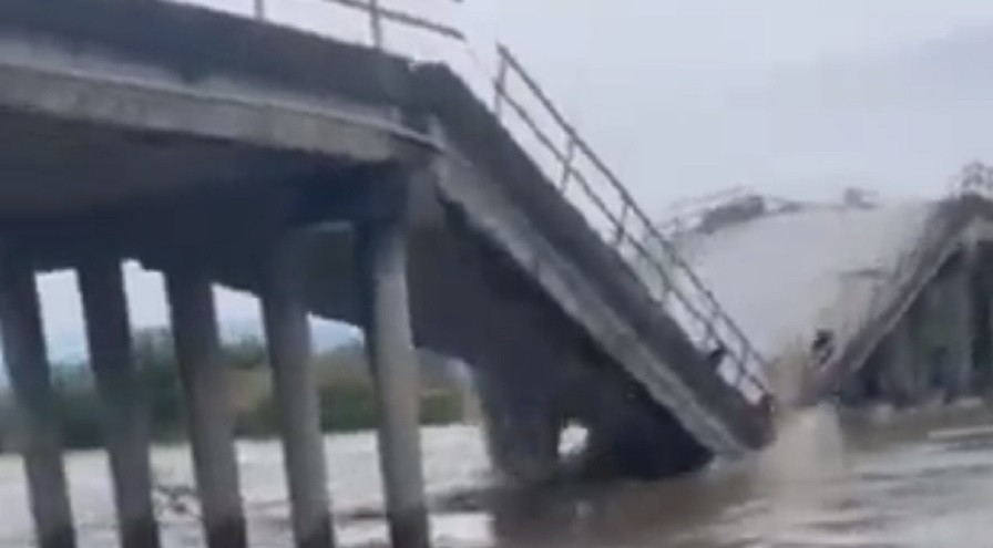 Stare de urgenţă în Serbia şi în Bosnia din cauza inundaţiilor severe. Ploile torenţiale au prăbuşit poduri | VIDEO