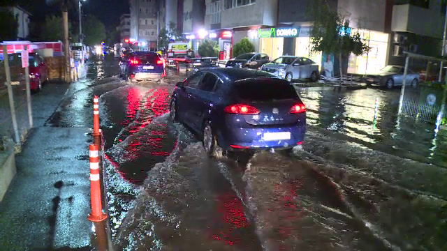 Vijelia a măturat Capitala. Ploile abundente au făcut ravagii în București