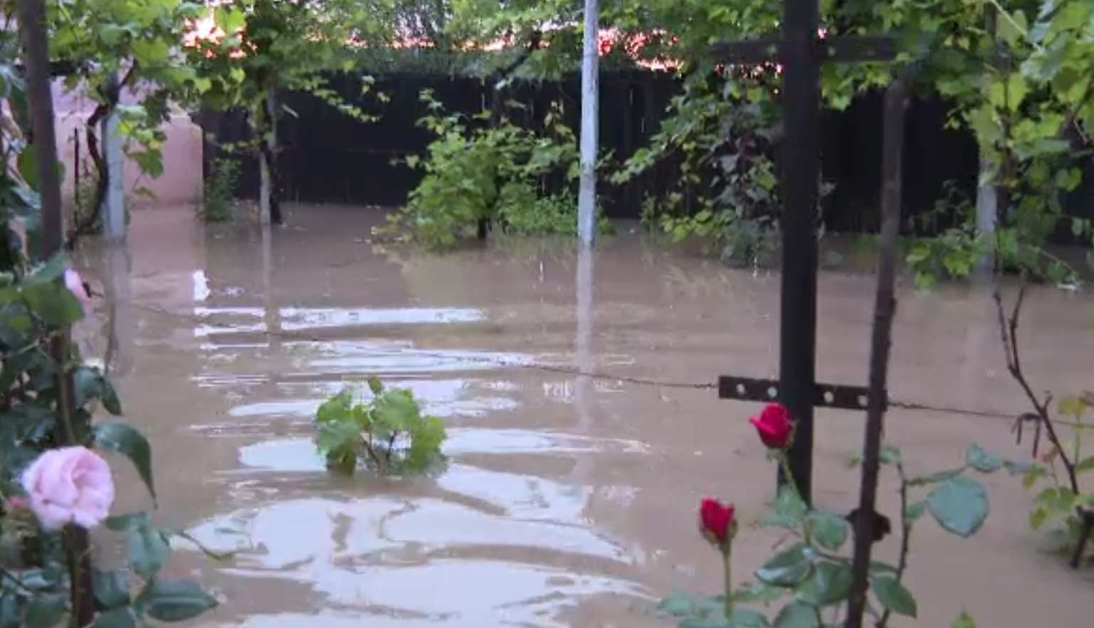 A fost dezastru în sud-estul țării, unde oamenii au fost înconjurați de ape. Guvernul a alocat primele ajutoare