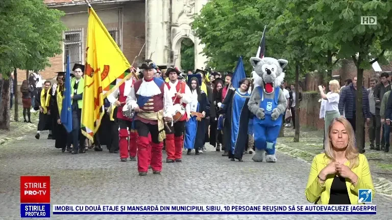 Paradă impresionantă a absolvenților Universității 1 Decembrie 1918, la Cetatea Alba Carolina. ”Deschideți porțile!”