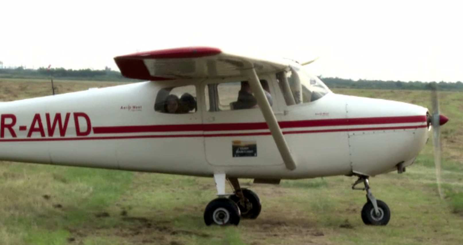 Zbor cu avionul la „Flight Festival”, lângă Timișoara. Publicul a fost încântat și de concerte și gastronomie