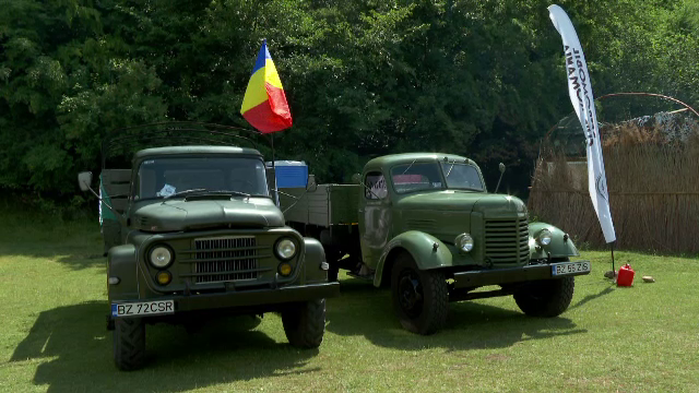 Expoziție de mașini militare vechi, în Buzău. ”E pregătită să plecăm la război cu ea”