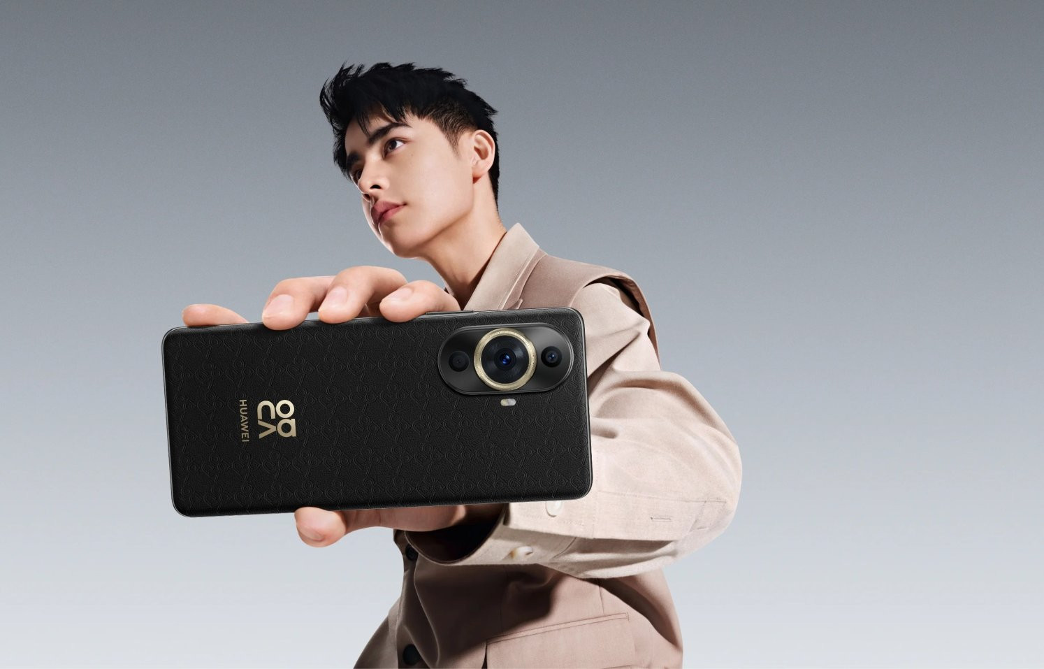 (P) HUAWEI pune „Nova” în Inovație