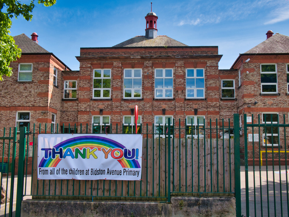 Școlile primesc interdicția să lase copiii să-și schimbe sexul, fără aprobarea părinților. Ce nu mai este permis în Anglia