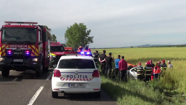 A pierdut controlul mașinii și s-a izbit de un copac. Un student la Academia Militară a fost rănit într-un accident rutier