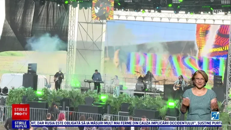 Zbor cu avionul la „Flight Festival”, lângă Timișoara. Publicul a fost încântat și de concerte și gastronomie