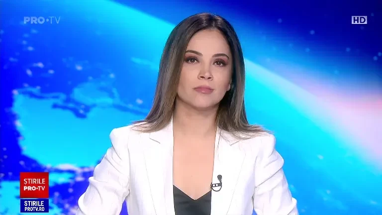 A intrat pe ușă și a ieșit pe geam. Un urs a fost filmat în timp ce încearcă să evadeze dintr-o casă