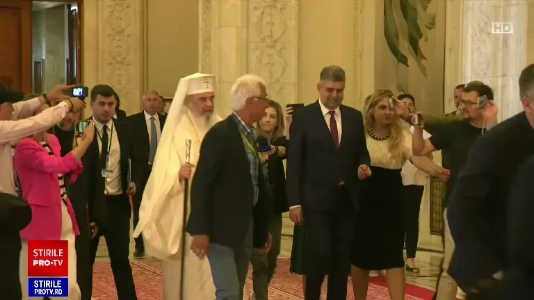 Ce salariu are un preot în România. Arhiepiscopii câștigă cât un ministru, iar Patriarhul cât președintele Senatului