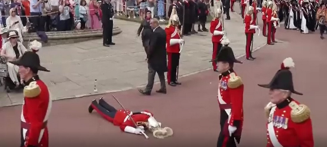 Panică la castelul Windsor, în prezența regelui Charles al III-lea. Un soldat a leșinat în timpul unei ceremonii