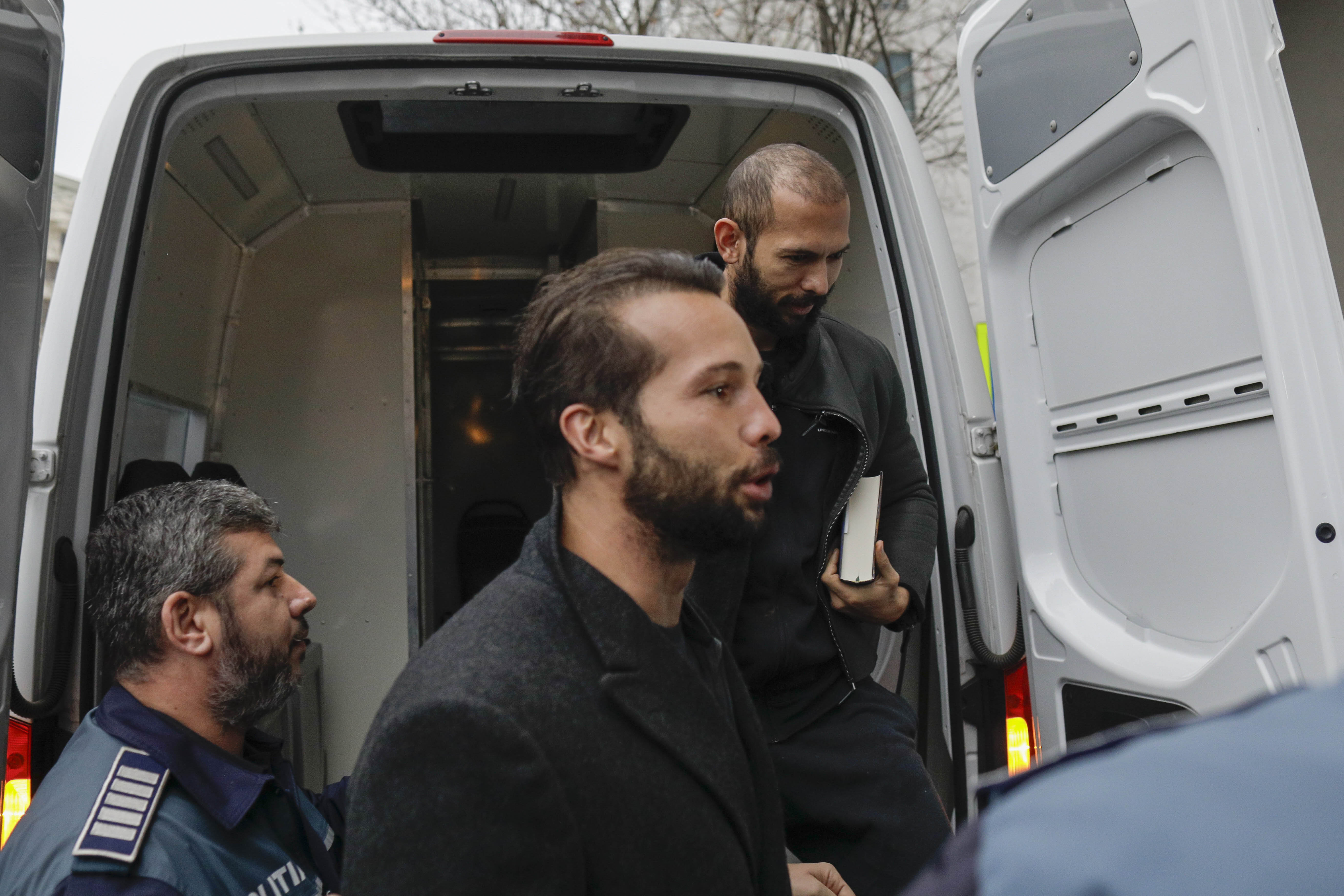 Primul proces împotriva fraților Tate deschis în SUA. Acuzațiile sunt formulate de o femeie ademenită în România