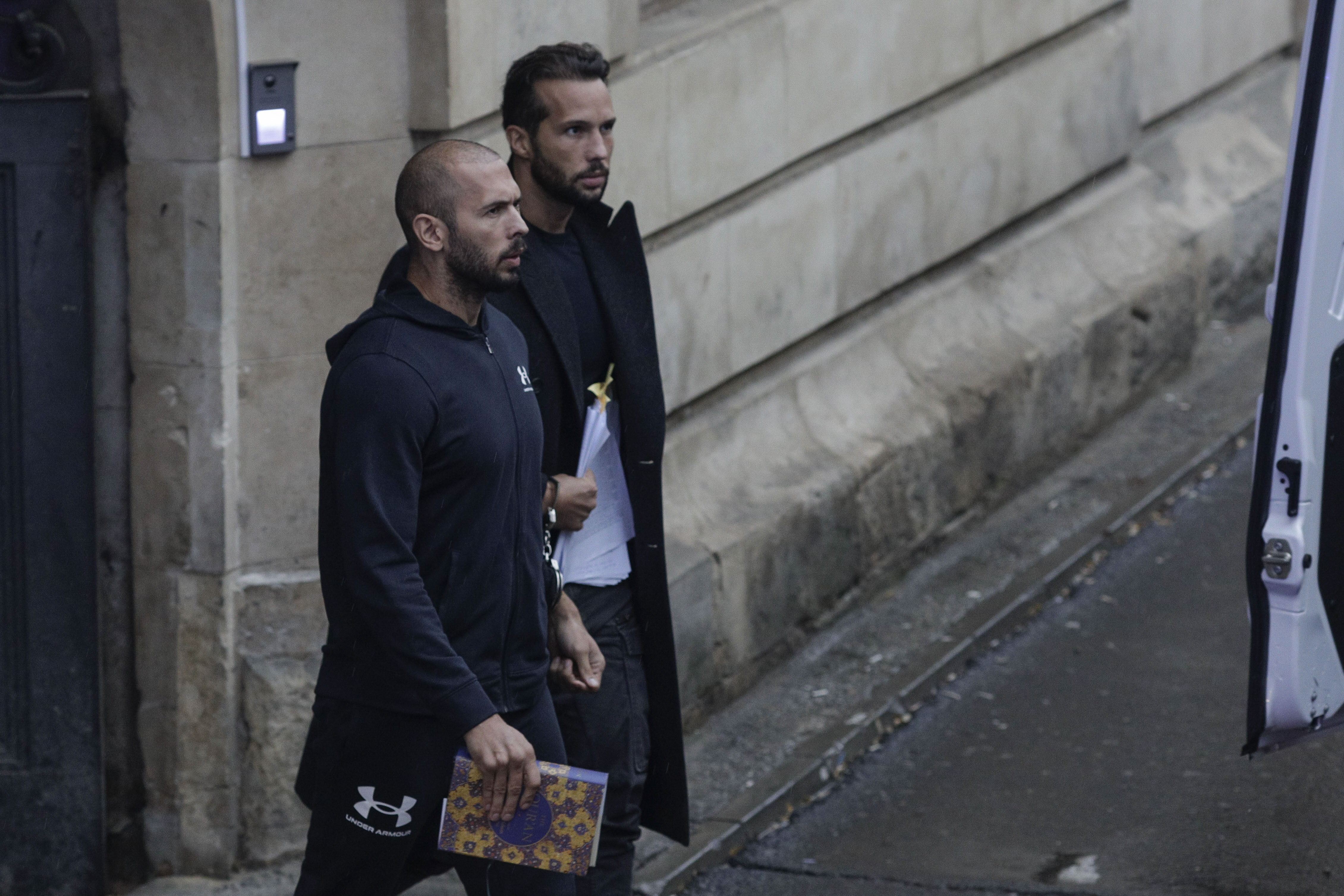 Curtea de Apel București a ridicat sechestrul pus pe bunurile fraților Tate