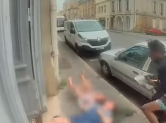 O bunică și nepoata ei au fost atacate de un tâlhar fără adăpost. Bărbatul a încercat să o răpească pe fata de 7 ani | VIDEO