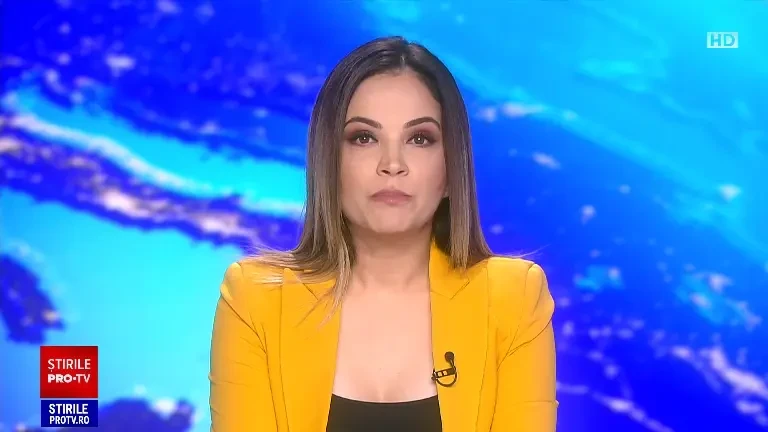 O femeie din Cluj și-a uitat fetița închisă în mașina lăsată în soare. Copila a rămas blocată până la sosirea pompierilor