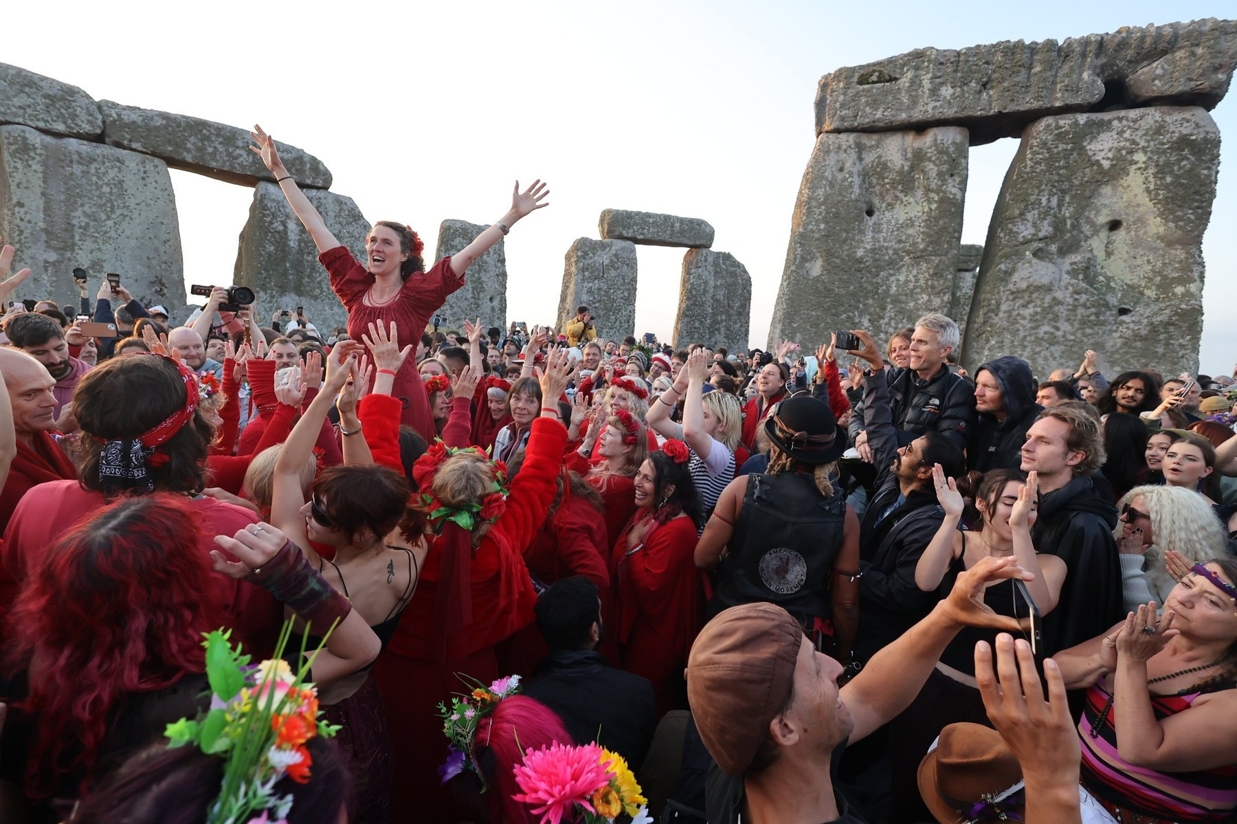 Zi importantă pentru pasionații de astronomie și de mistere antice. De ce au „invadat” Stonehenge-ul