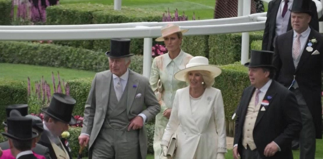 Paradă impresionantă de pălării în prima zi a curselor de cai de la Ascot. Regele Charles și soția sa, printre cei prezenți