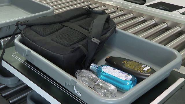 Veste bună pentru cei care vor zbura de la Timişoara sau Cluj. S-au scos restricţiile pentru lichidele în recipiente mari