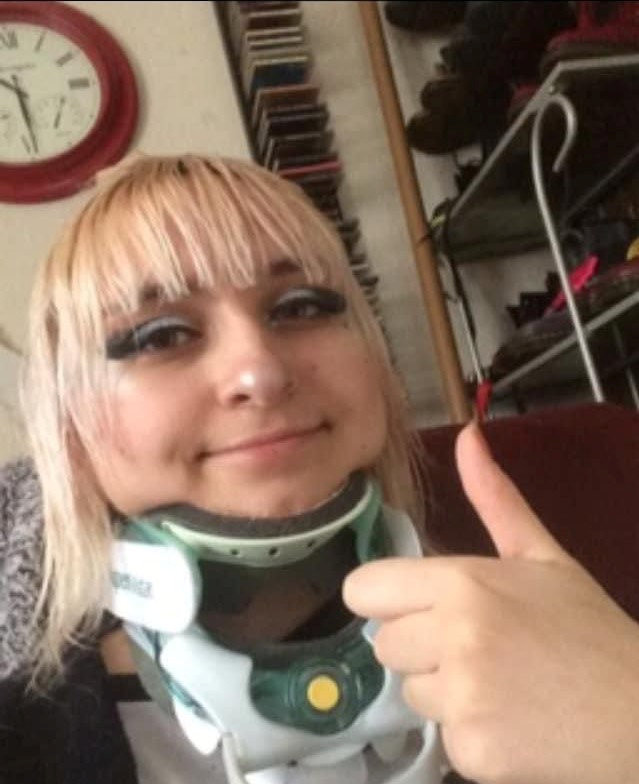 „Am ieșit la o pauză de țigară și m-am trezit cu gâtul rupt”. Femeie rănită grav după ce a căzut în gol de la 12 metri