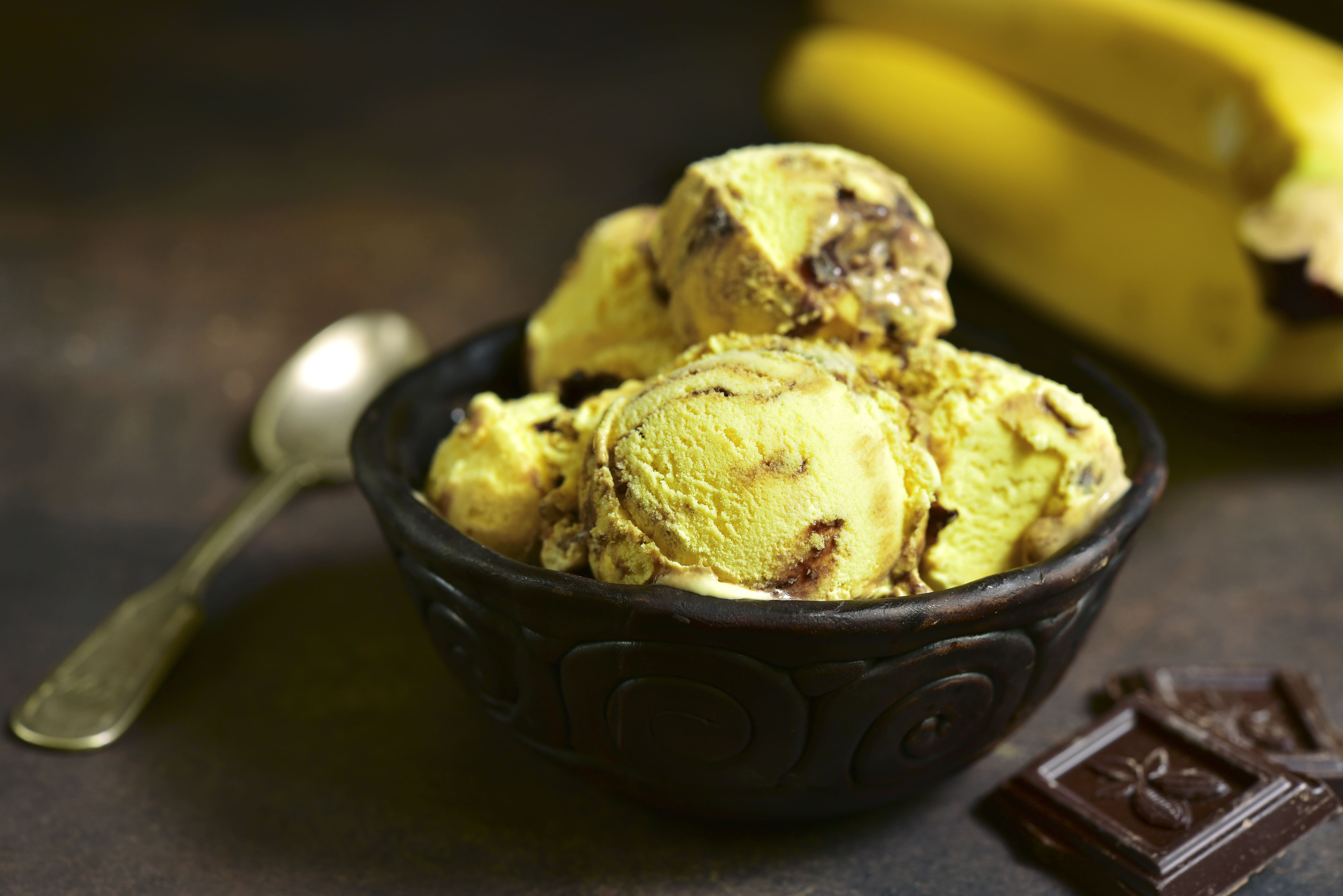 Înghețata de casă fără aparat special - trucuri ca să obții consistența dorită