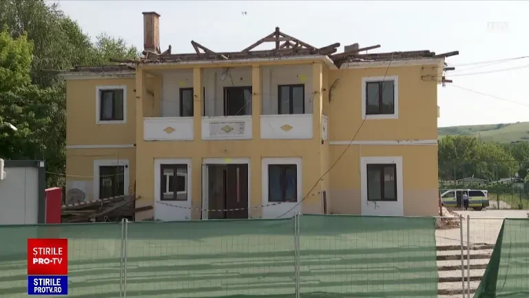 Patru muncitori au fost răniți după ce tavanul unei clădiri s-a prăbușit peste ei, în Cluj. Două dintre victime sunt în comă