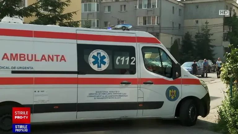 Cei patru muncitori răniți după prăbușirea unui acoperiș nu aveau montate schele și nici stâlpi de siguranță