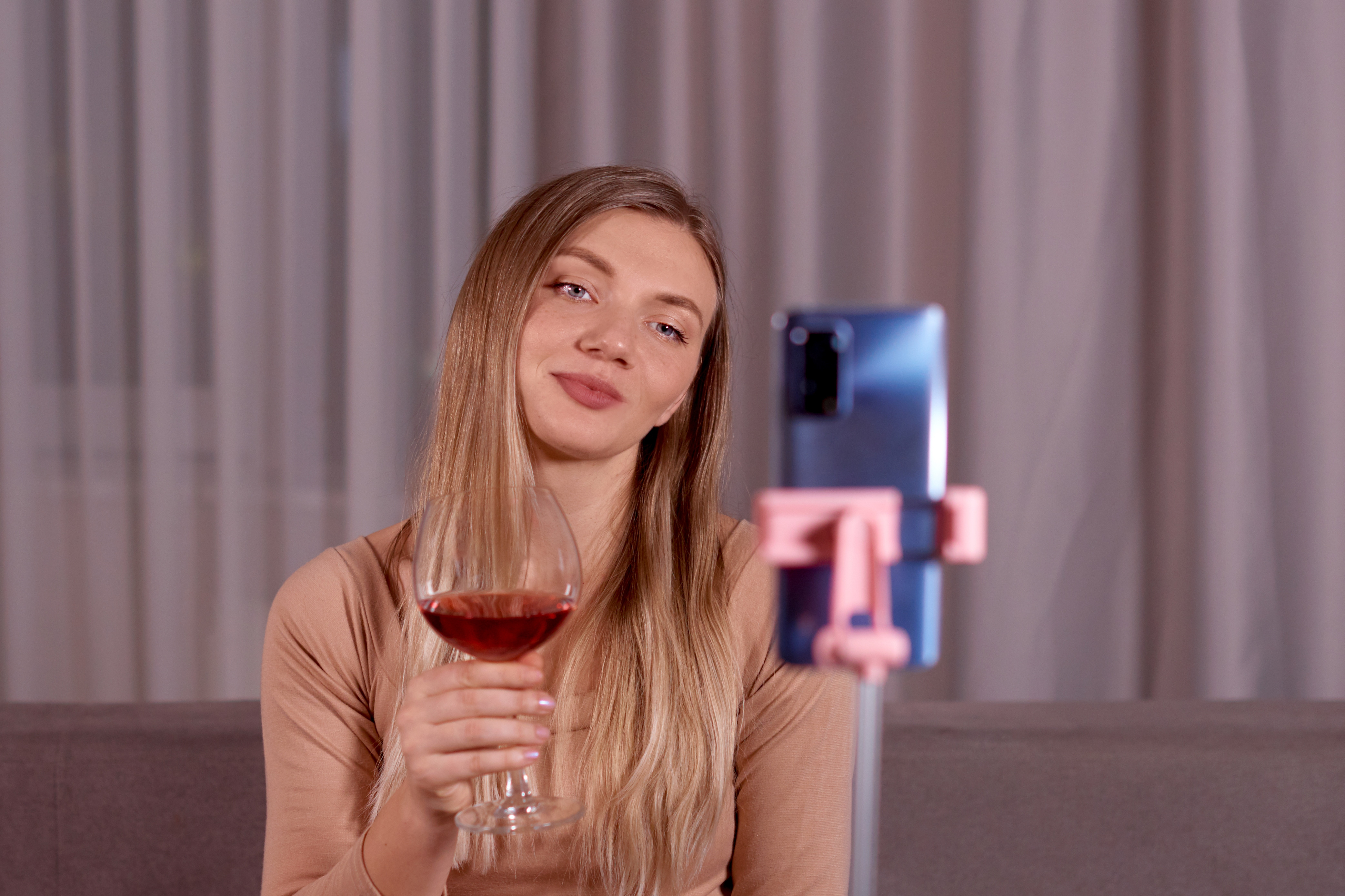 Cum să menții o conexiune puternică în relațiile la distanță. Sfaturile specialiștilor